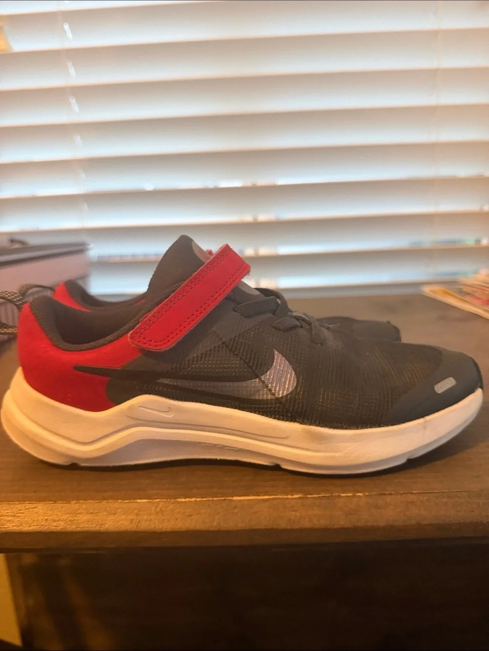 Nike Size 2 Kids Black and Red Hook-and-Loop Sneakers